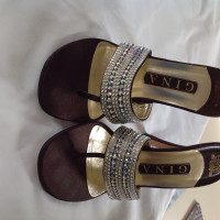 Gina Sandals in Brown