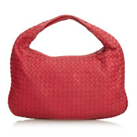 Bottega Veneta Intrecciato Hobo Bag aus Leder in Rot