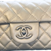 Chanel Flap Bag aus Leder in Silbern