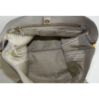 Prada Tote Bag aus Leder in Grau