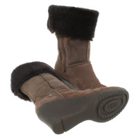 Ugg Stiefel aus Wildleder in Braun