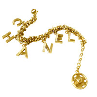Chanel Bracelet à breloques avec lettres et bouton poussoir