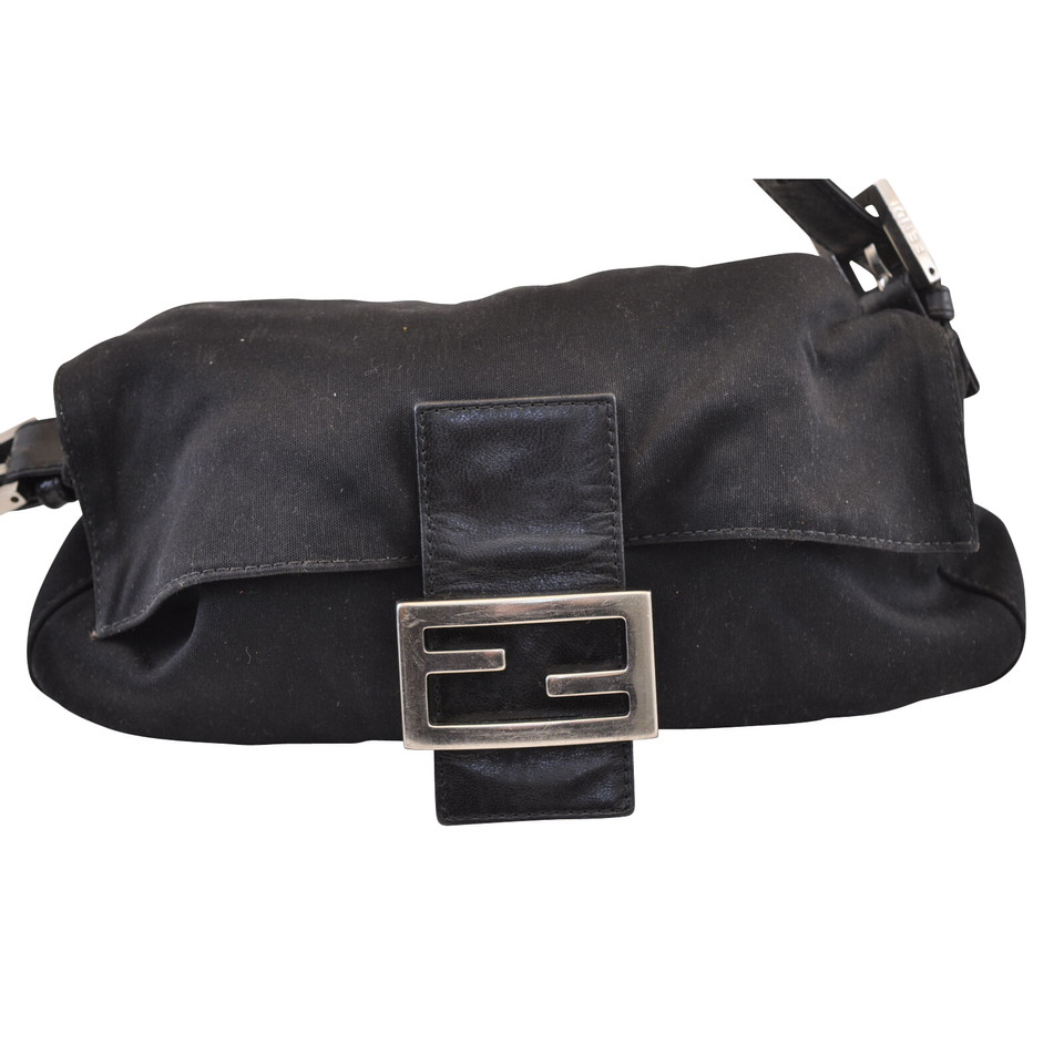 Fendi Handtasche aus Canvas in Schwarz