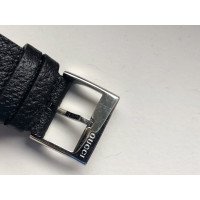 Gucci Armbanduhr aus Leder in Schwarz
