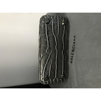 Balenciaga Umhängetasche aus Lackleder in Grau