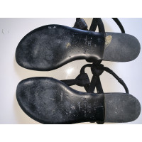 Acne Sandalen aus Wildleder in Schwarz