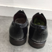 Céline Chaussures à lacets en Cuir verni en Noir