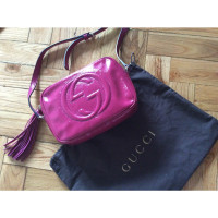 Gucci Täschchen/Portemonnaie aus Pelz in Rosa / Pink