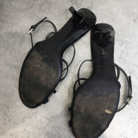 Prada Sandalen aus Lackleder in Schwarz