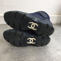 Chanel Sneakers aus Leder in Blau