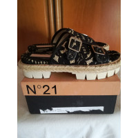 No. 21 Sandals in Black