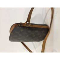 Louis Vuitton Umhängetasche aus Canvas in Braun