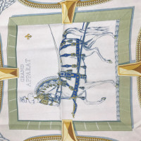 Hermès Schal/Tuch aus Seide in Beige