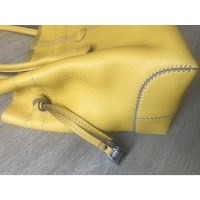 Tod's Handtasche aus Leder in Gelb