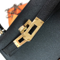 Hermès Handtasche aus Leder in Schwarz