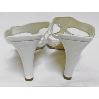 Prada Slipper/Ballerinas aus Leder in Weiß