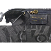 Salvatore Ferragamo Handtasche aus Leder in Gold