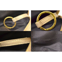 Loewe Handtasche aus Leder in Gold