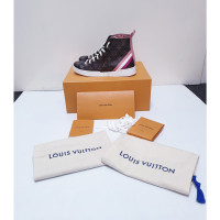 Louis Vuitton Sneakers aus Canvas in Braun