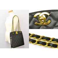 Chanel Handtasche aus Leder in Schwarz