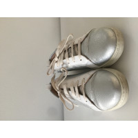 Escada Sneakers aus Leder in Silbern
