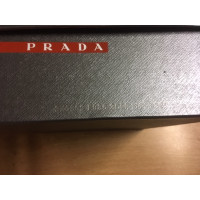 Prada Pumps/Peeptoes aus Leder in Schwarz