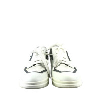 Prada Sneakers aus Leder in Weiß