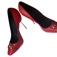 Versace Pumps/Peeptoes en Cuir en Rouge