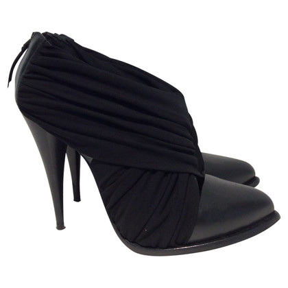 Givenchy Enkellaarzen in zwart