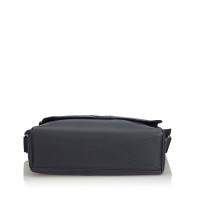 Louis Vuitton Messenger Bag aus Leder in Grau