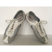 Prada Chaussures de sport en Cuir en Blanc