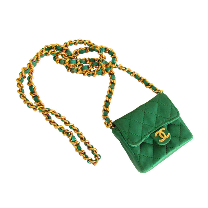 Chanel Necklace with emerald green mini flap bag