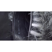 Chanel Stiefel aus Pelz in Grau