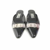 Salvatore Ferragamo Slipper/Ballerinas aus Leder in Schwarz