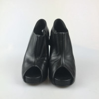 Fendi Pumps/Peeptoes Leer in Zwart