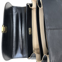 Aigner Handtasche aus Leder in Schwarz