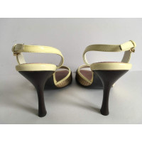 Louis Vuitton Pumps/Peeptoes Patent leather in Beige