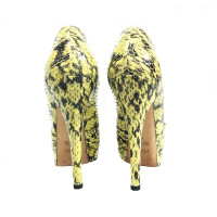 Fendi Pumps/Peeptoes Leather in Yellow