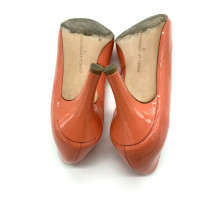 Diane Von Furstenberg Pumps/Peeptoes Patent leather in Orange