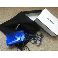 Chanel Handtasche aus Lackleder in Blau