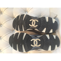 Chanel Sneakers aus Leder in Grau