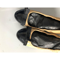 Prada Slippers/Ballerinas Patent leather in Beige