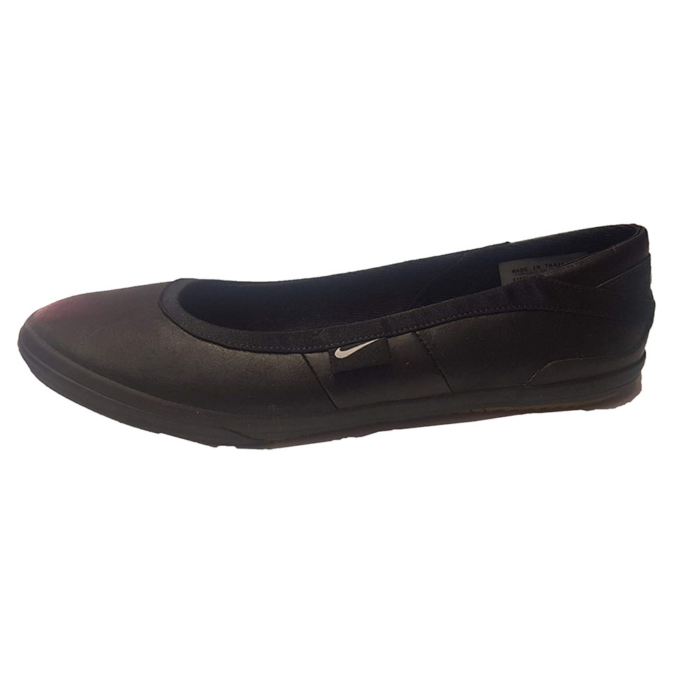 Nike Slipper/Ballerinas aus Leder in Schwarz