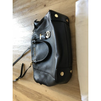 Michael Kors Handtasche aus Leder in Schwarz