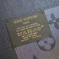 Louis Vuitton Monogram Tuch in Seta in Nero