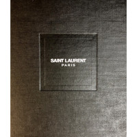 Yves Saint Laurent Pumps/Peeptoes aus Wildleder in Schwarz