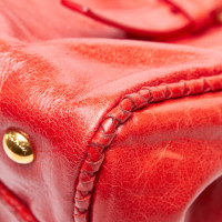Prada Umhängetasche aus Leder in Rot