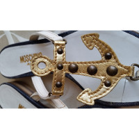 Moschino Sandals Leather in Gold