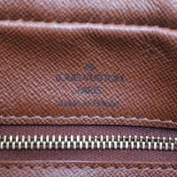 Louis Vuitton Umhängetasche aus Leder in Braun