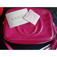 Gucci Soho Disco Bag aus Lackleder in Fuchsia
